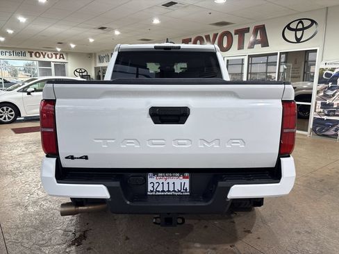 Used 2025 Toyota Tacoma TRD Sport AWD/4WD image 9