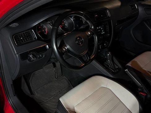 Used 2015 Volkswagen Jetta Sport FWD image 10