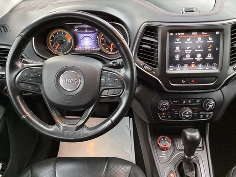 Used 2019 Jeep Cherokee Trailhawk AWD/4WD image 18