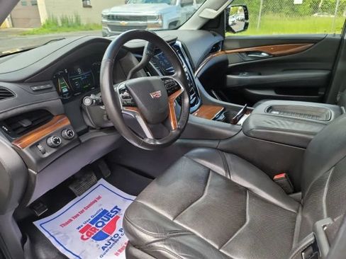 Used 2018 Cadillac Escalade Luxury AWD/4WD image 10