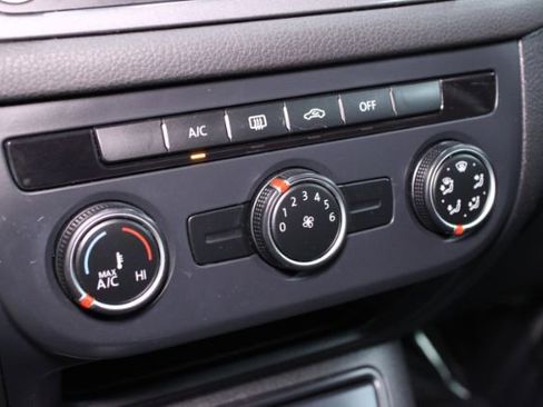 Used 2017 Volkswagen Tiguan Limited w/ Alloy Wheels Package image 16