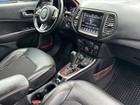 Used 2020 Jeep Compass Trailhawk AWD/4WD image 18