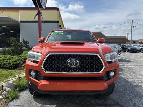 Used 2018 Toyota Tacoma TRD Sport AWD/4WD image 7