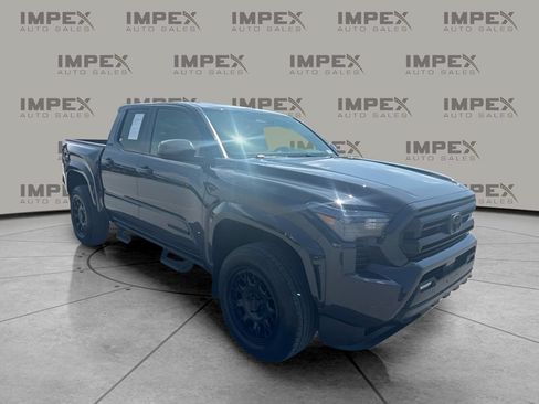 Used 2024 Toyota Tacoma SR5 AWD/4WD image 4