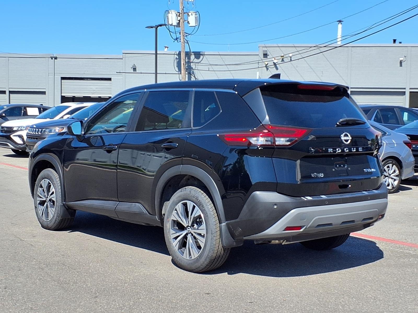 Used 2023 Nissan Rogue SV AWD/4WD image 2