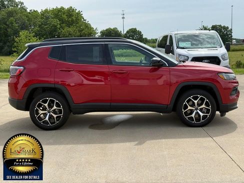 Used 2025 Jeep Compass Limited AWD/4WD image 4