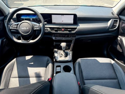 Certified 2024 Kia Seltos SX w/ SX Sunroof Package AWD/4WD image 32