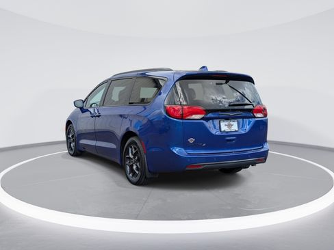 Used 2019 Chrysler Pacifica Touring-L w/ S Appearance Package FWD image 5