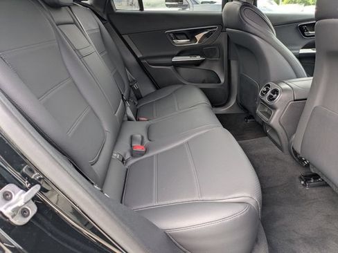 Used 2025 Mercedes-Benz GLC 300 4MATIC image 27