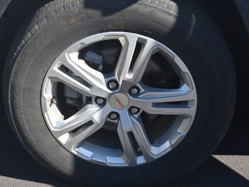 Used 2024 GMC Terrain SLE AWD/4WD image 8