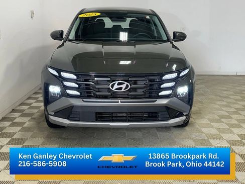 Used 2025 Hyundai Tucson SE FWD image 2