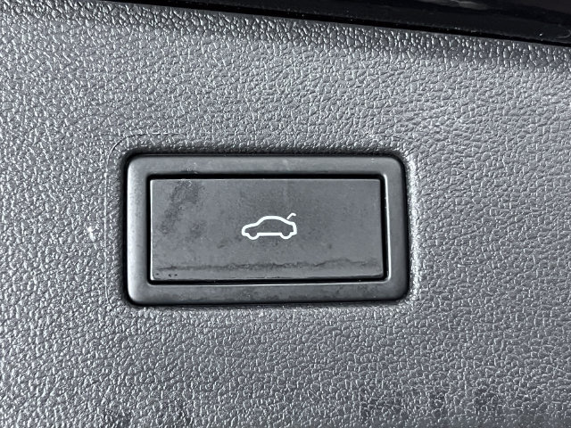 Certified 2024 Volkswagen Tiguan SE R-Line FWD image 30