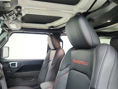Used 2025 Jeep Wrangler Unlimited Rubicon image 33