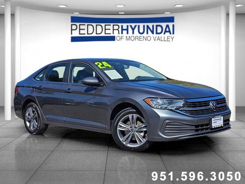 Used 2024 Volkswagen Jetta SE FWD image 1