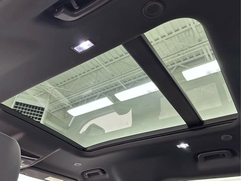 Used 2024 Land Rover Defender 110 S image 41