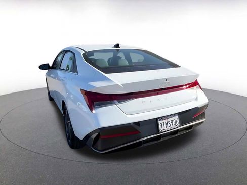 Used 2025 Hyundai Elantra Limited image 11
