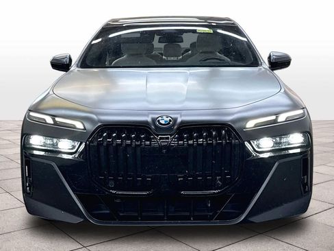 Used 2023 BMW i7 xDrive60 w/ Parking Assistance Package AWD/4WD image 3