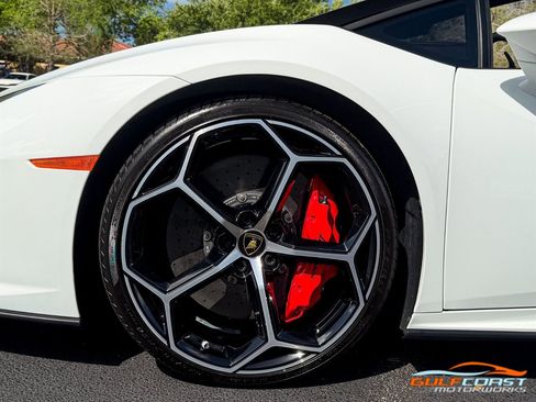 Used 2020 Lamborghini Huracan EVO image 43