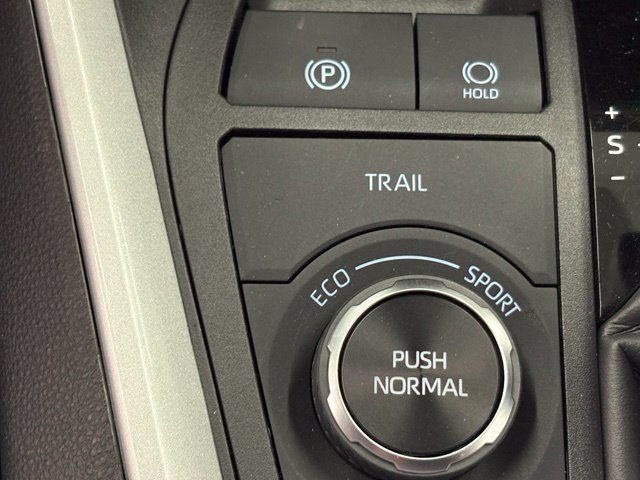 Used 2025 Toyota RAV4 XLE AWD/4WD image 30