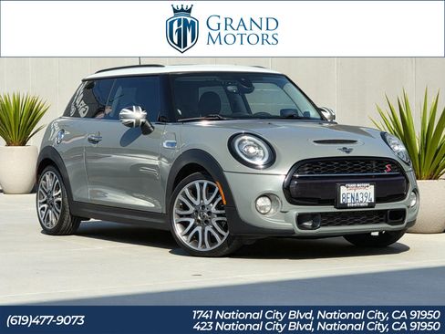 Used 2019 MINI Cooper S image 1