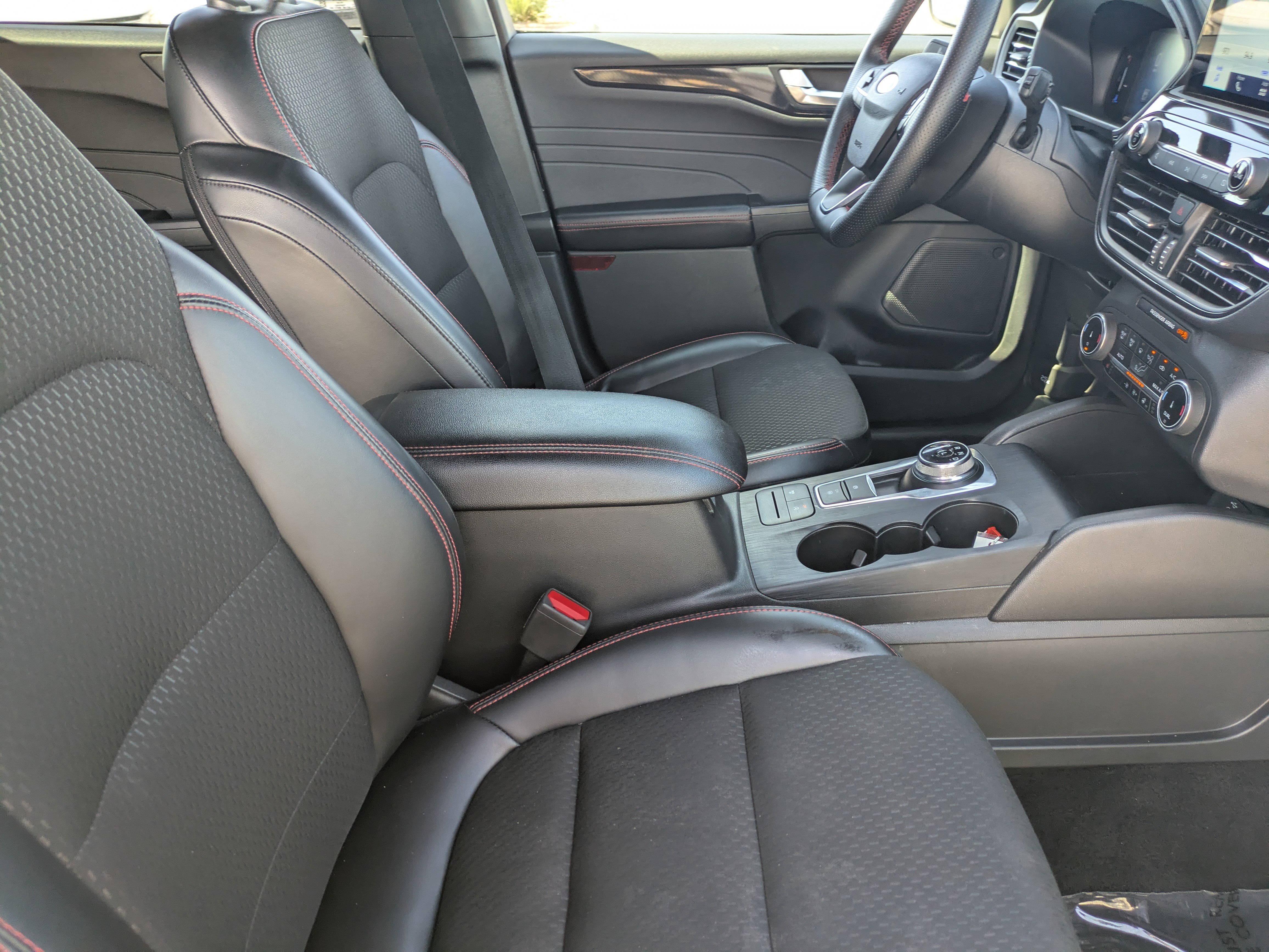 Used 2025 Ford Escape ST-Line Select AWD/4WD image 12