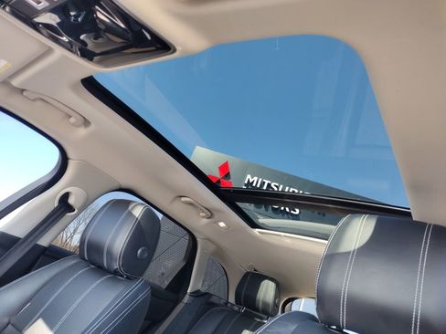 Used 2018 Land Rover Range Rover Velar S image 5