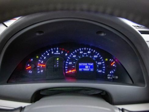 Used 2011 Toyota Camry XLE w/ XLE Extra-Value Pkg #2 image 8