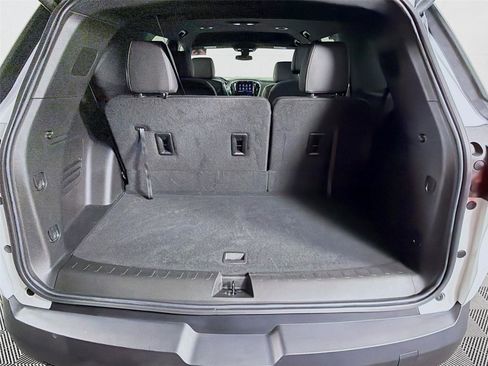 Used 2023 Chevrolet Traverse LT image 25
