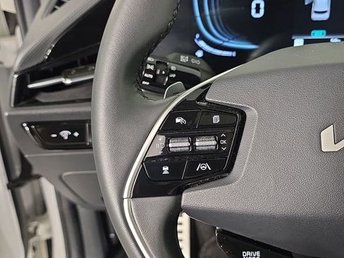 Certified 2025 Kia Niro EX Touring image 32