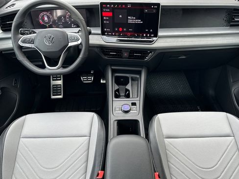 New 2026 Volkswagen Tiguan SE R-Line FWD image 11