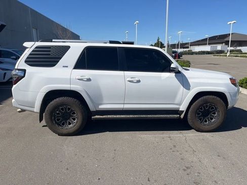 Used 2019 Toyota 4Runner SR5 Premium image 8
