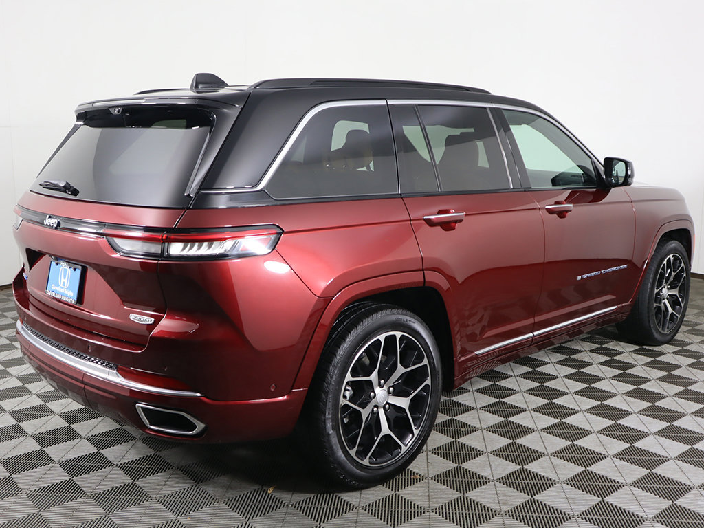 Used 2024 Jeep Grand Cherokee Summit AWD/4WD image 14