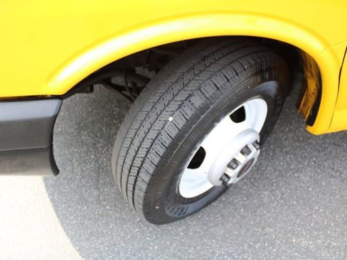 Used 2015 GMC Savana 3500 RWD image 25