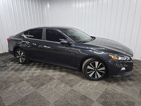 Used 2022 Nissan Altima 2.5 SV image 1