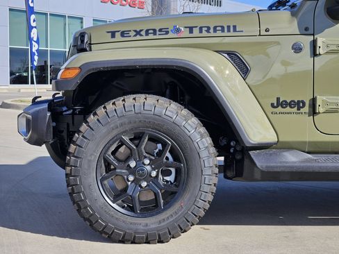 New 2026 Jeep Gladiator Sport AWD/4WD image 11