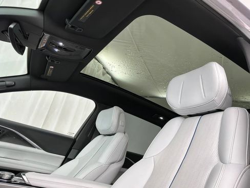 Used 2024 Cadillac Lyriq Luxury AWD/4WD image 17