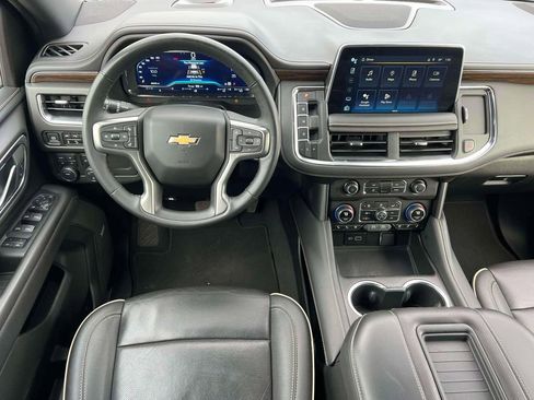 Used 2024 Chevrolet Suburban Premier AWD/4WD image 12