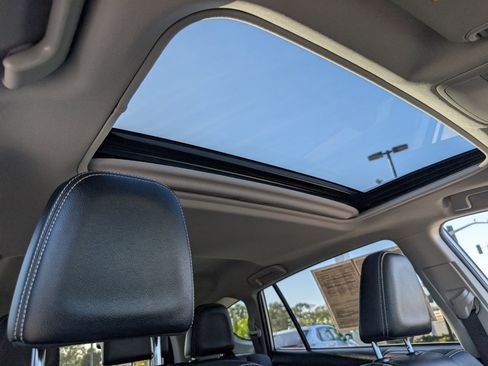 Used 2016 Toyota RAV4 Limited image 3