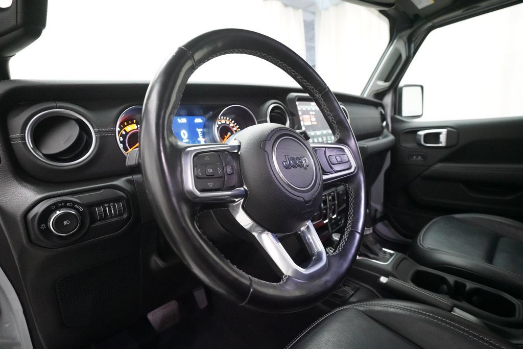 Used 2022 Jeep Wrangler Unlimited Sahara w/ LED Lighting Group AWD/4WD image 8