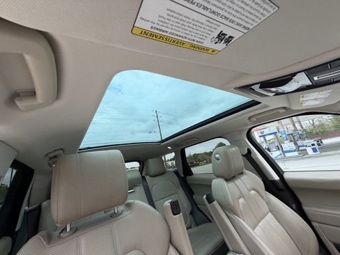 Used 2017 Land Rover Range Rover Sport HSE image 18