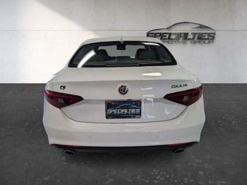 Used 2020 Alfa Romeo Giulia Ti w/ Active Blind Spot Package AWD/4WD image 9