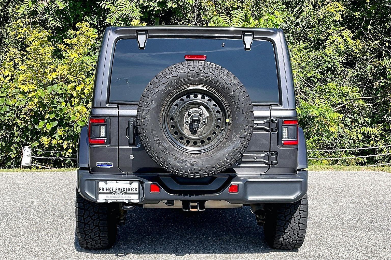 Used 2019 Jeep Wrangler Unlimited Sahara AWD/4WD image 4