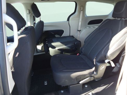 Used 2023 Chrysler Voyager LX FWD image 29