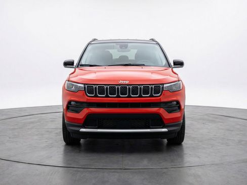 Used 2025 Jeep Compass Limited AWD/4WD image 2