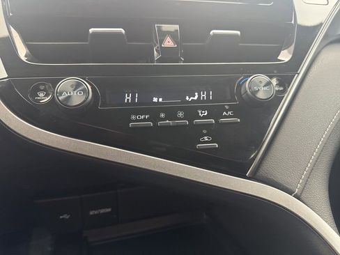 Used 2022 Toyota Camry SE image 23