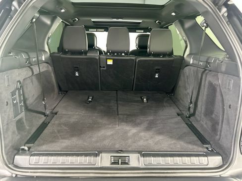 Certified 2025 Land Rover Discovery S AWD/4WD image 27