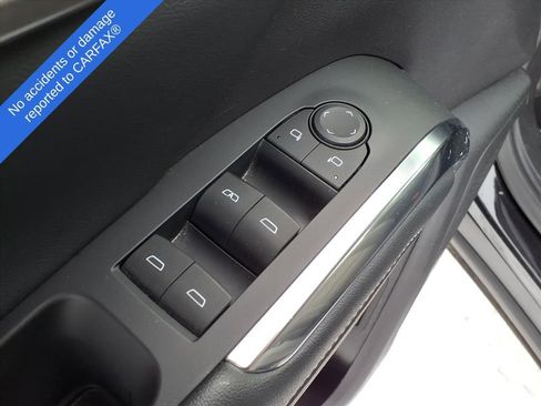 Used 2025 Chevrolet Traverse LT image 17