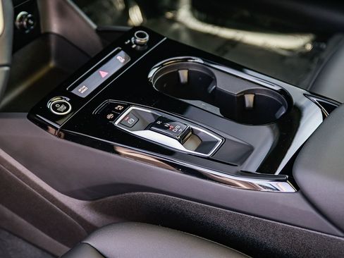 Used 2025 Audi A6 e-tron Premium Plus w/ Premium Plus image 22