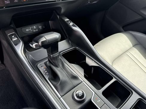 Certified 2025 Kia Sorento S FWD image 29