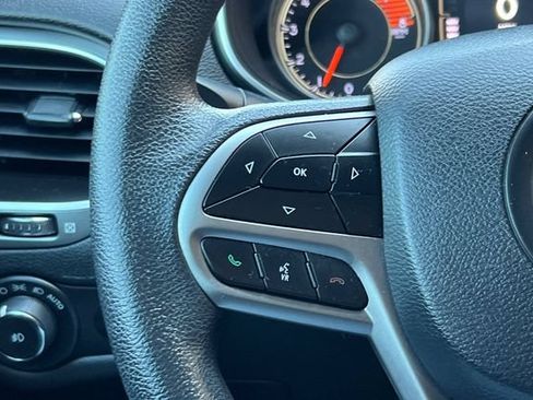 Used 2019 Jeep Cherokee Latitude w/ Popular Appearance Group AWD/4WD image 26